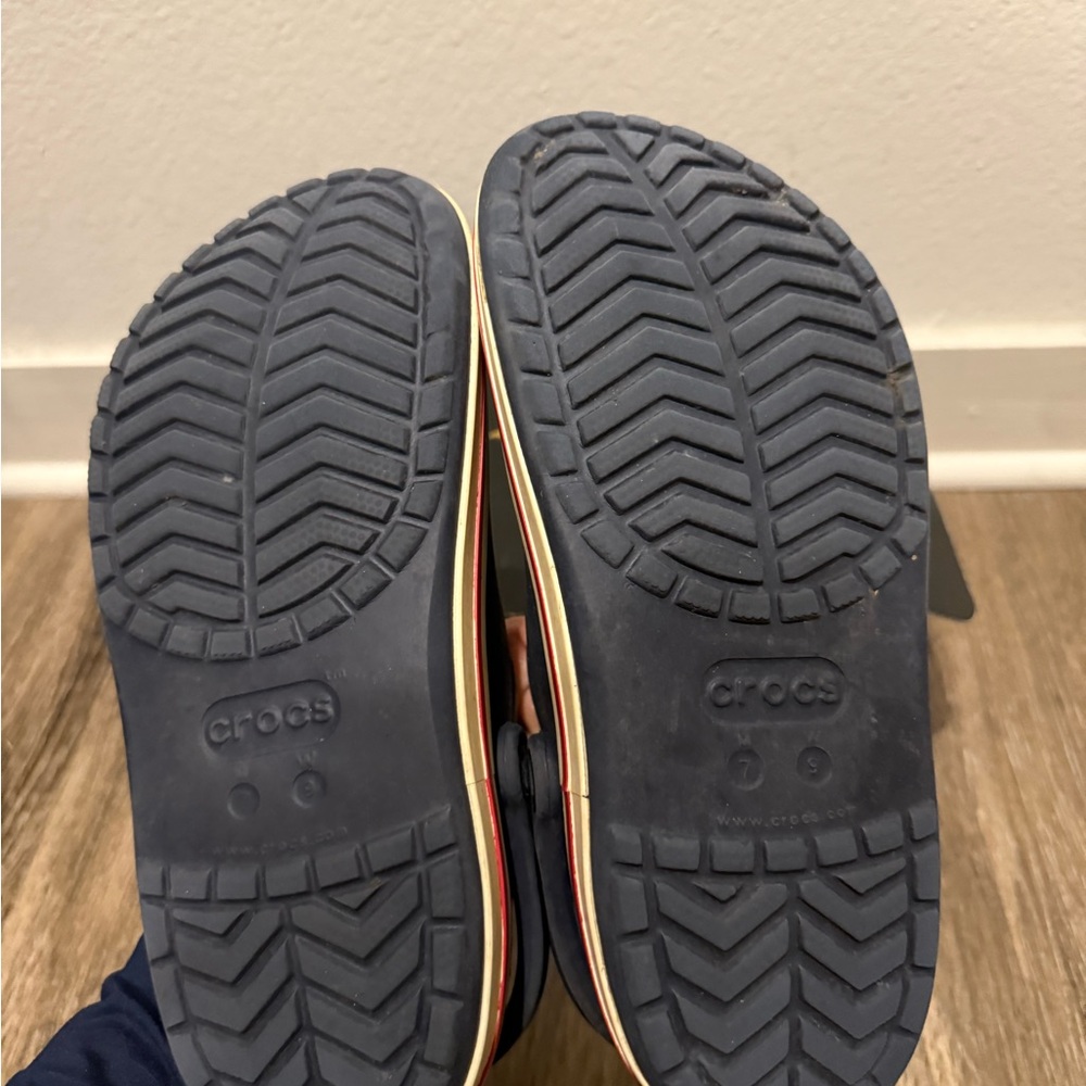 Men’s Navy Classic Slip on Crocs Mens 7 Women’s 9 - Picture 3 of 7
